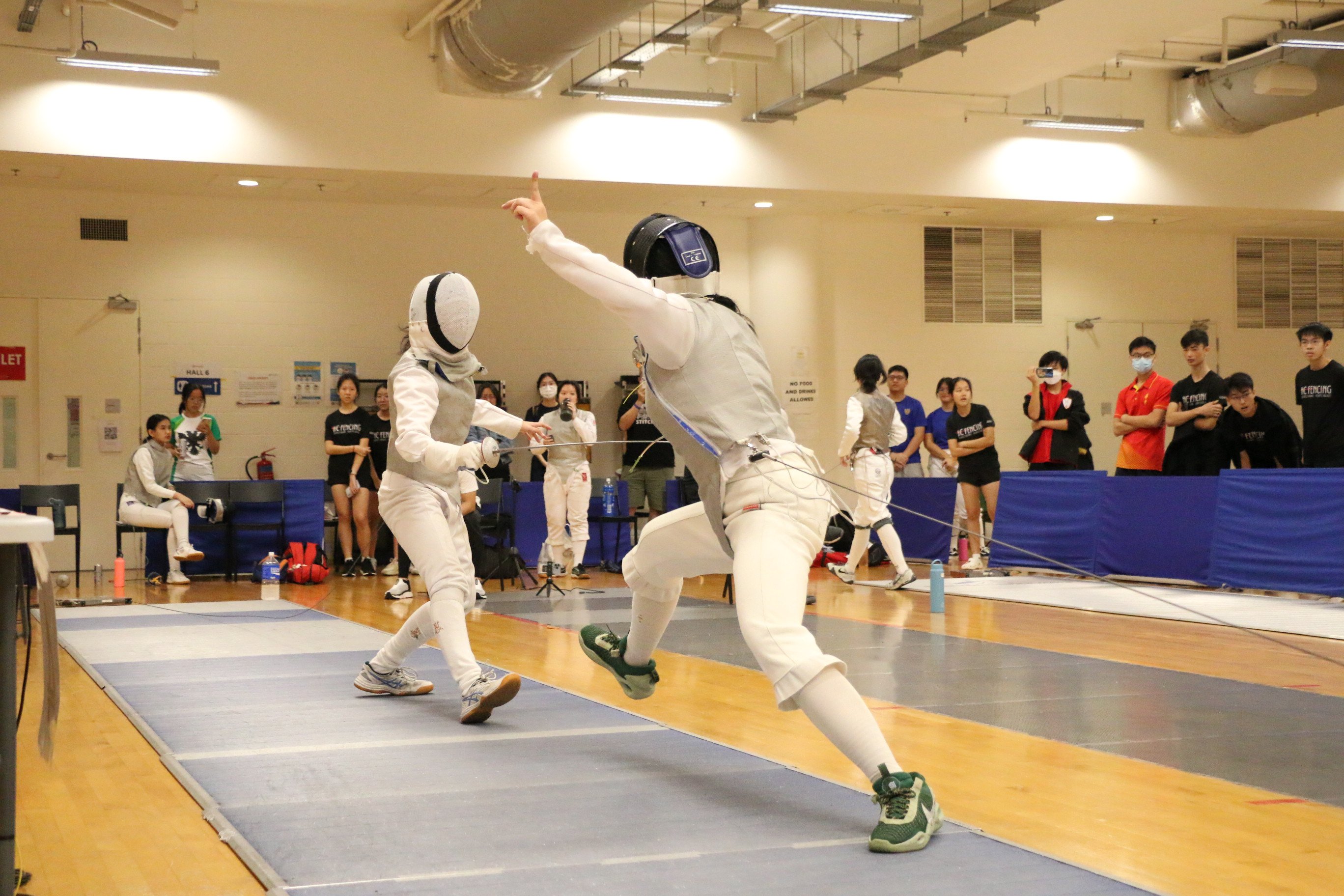 2023-04-20_NSG Fencing Womens Foil Div A_Photo by Anbumani(11)_KOH SUEANNE AMELIA vs LIM CAITLIN JINN YUIN (Elimination)