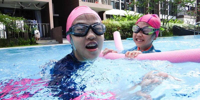 2 girls having fun in the swimming pool