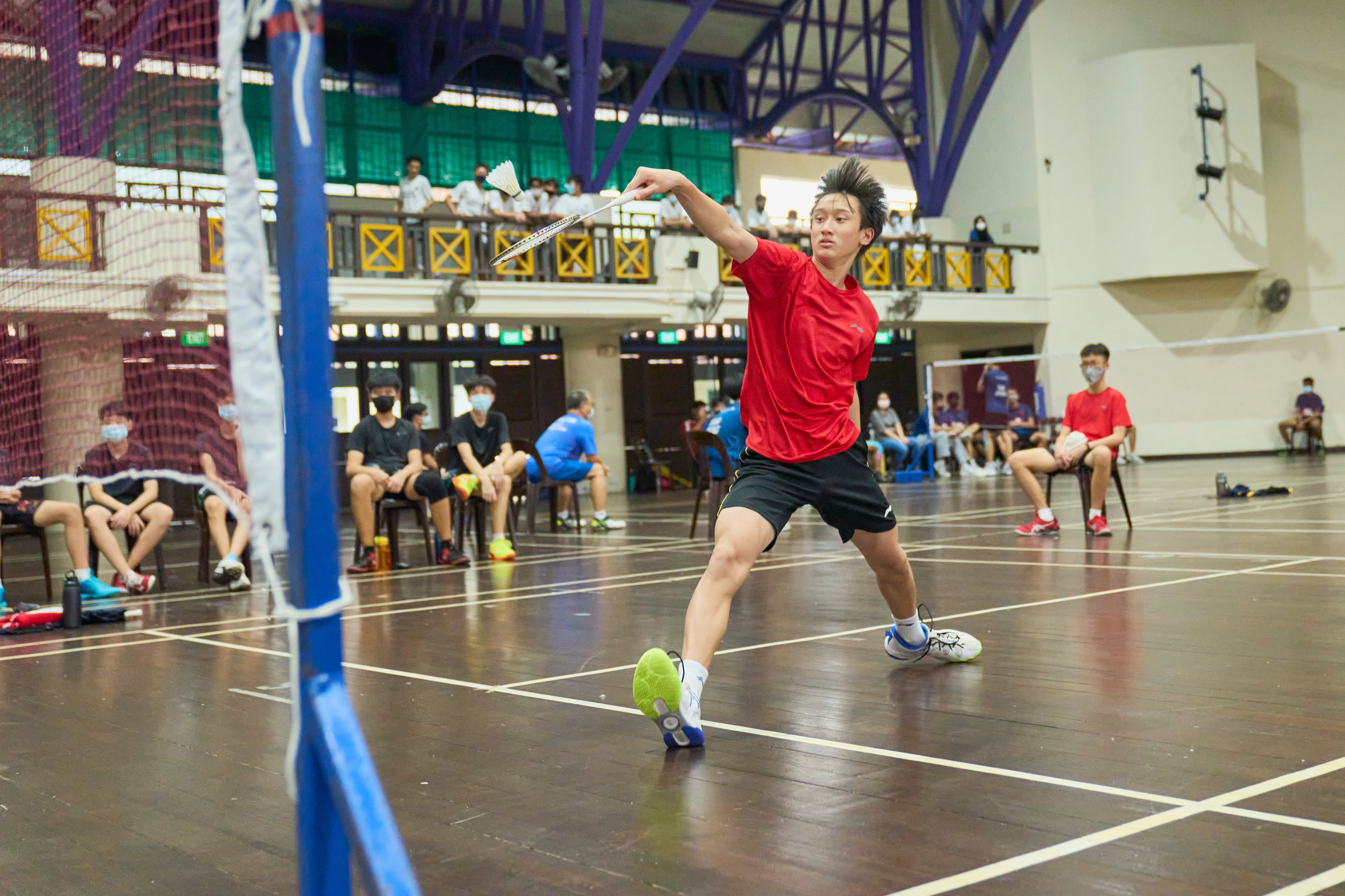 2022-04-27 Badminton B Div Boys Final Match 1 Vincent Ma(HCI) retrieved the shot. He won 21-4, 21-8 over Seok Kai Aik(Fuhua Sec) HCI won 4-1 Photo by Eric Koh DSC06607