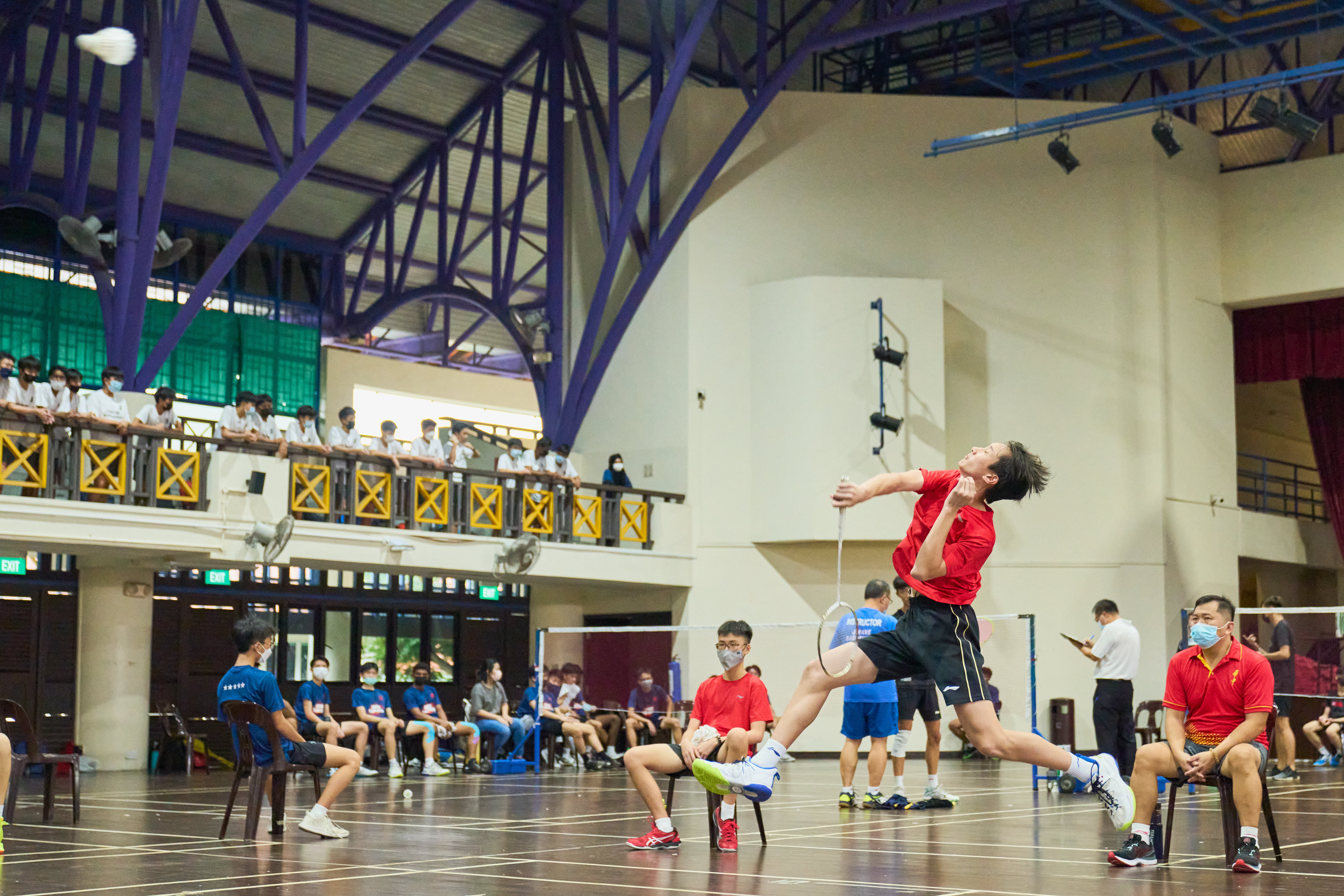 2022-04-27 Badminton B Div Boys Final Match 1 Vincent Ma(HCI) smashed his way to victory over Seok Kai Aik(Fuhua Sec) 21-4 21-8 HCI won 4-1 Photo by Eric Koh DSC06590