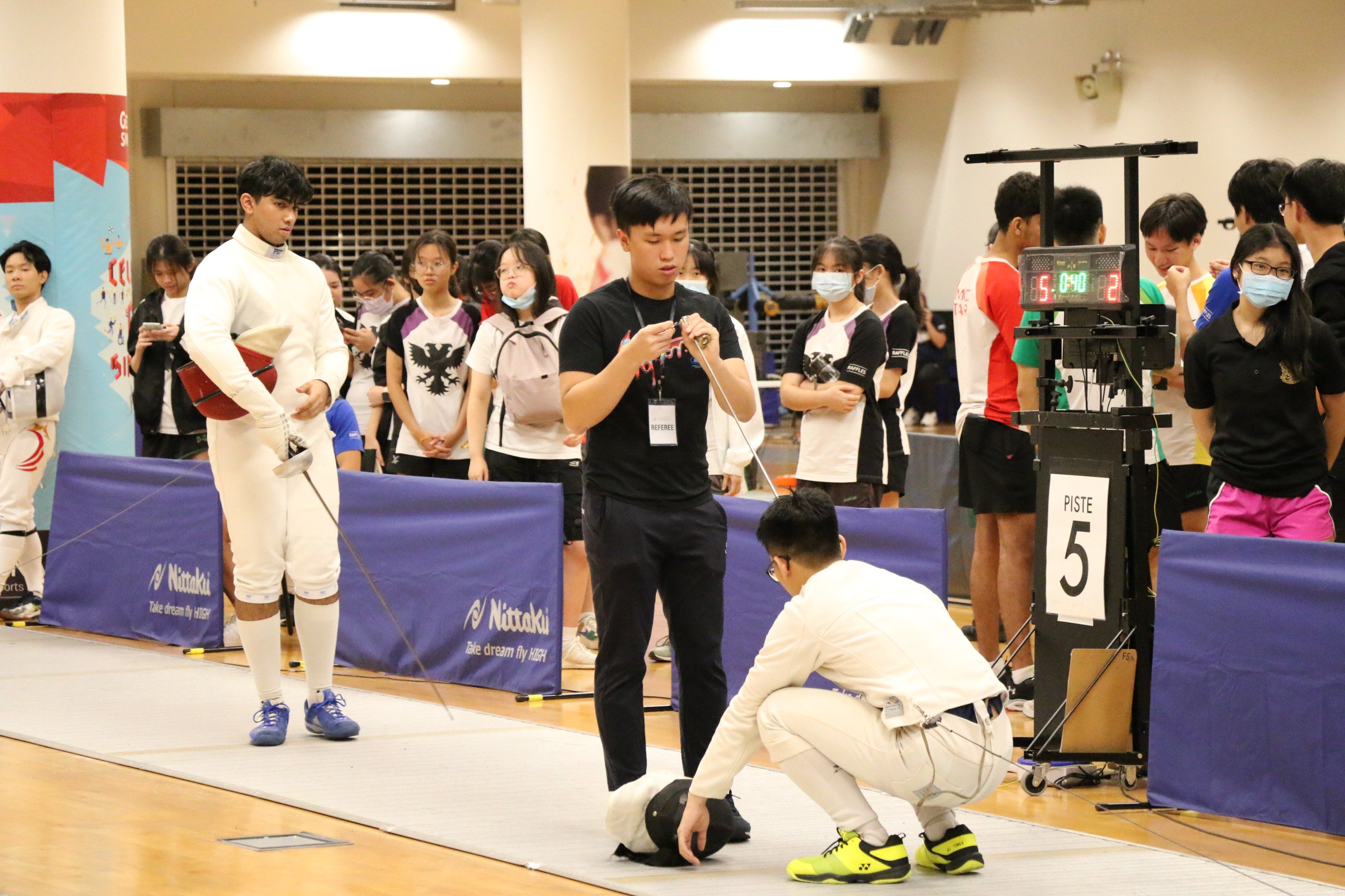 2023-04-20_NSG Fencing Mens Epee Div A_Photo by Anbumani(7)_ZHANG EMMANUEL ZHEN BO vs MUHAMMAD AZAD BIN MOHAMED HASHIM