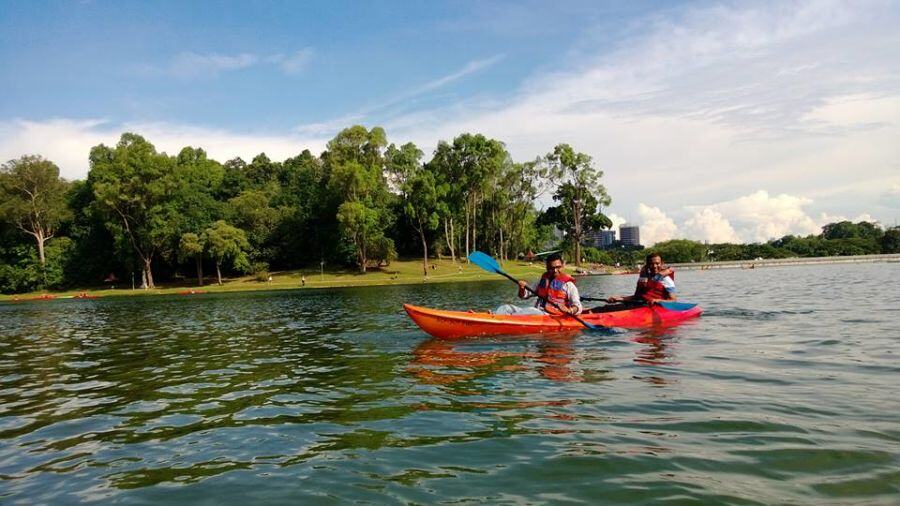 2 paddlers in one kayak boat